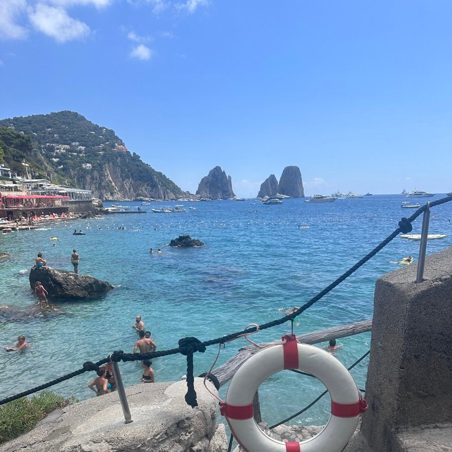 Faraglioni de Capri, Itália