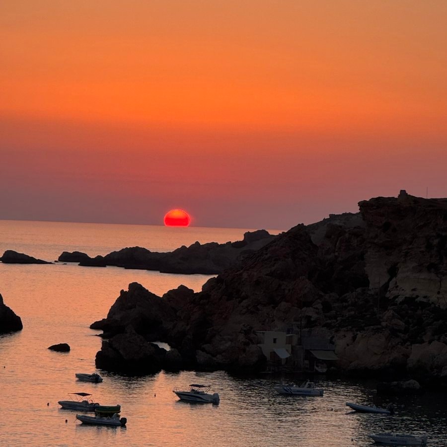 Pôr do sol na costa de Malta